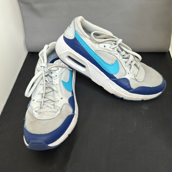 Nike Shoes - Nike air women’s tennis shoes, size 5